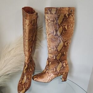 Pour La Victoire Brown Tan Heeled Boots